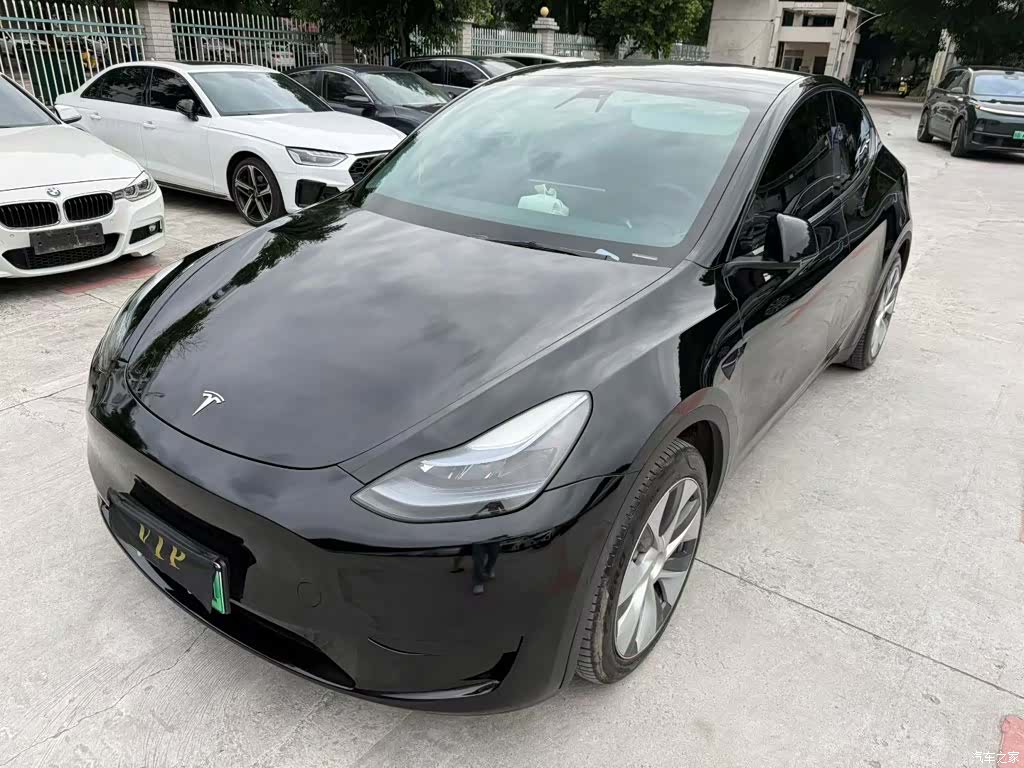 Tesla Model Y, 2023 1