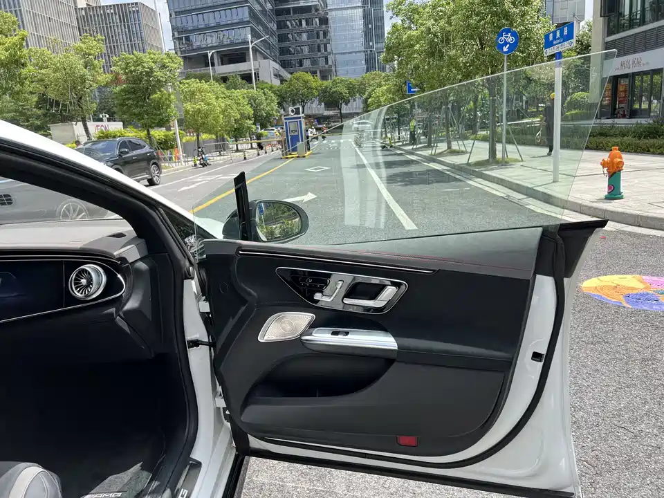 Mercedes-Benz EQE AMG