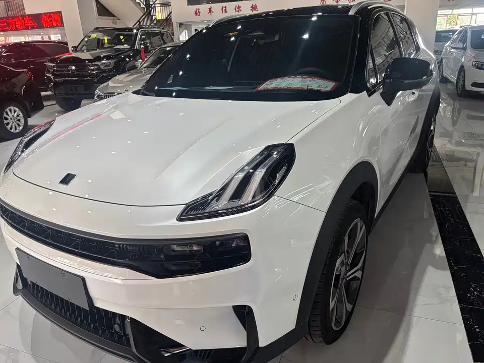 Lynk & Co 06