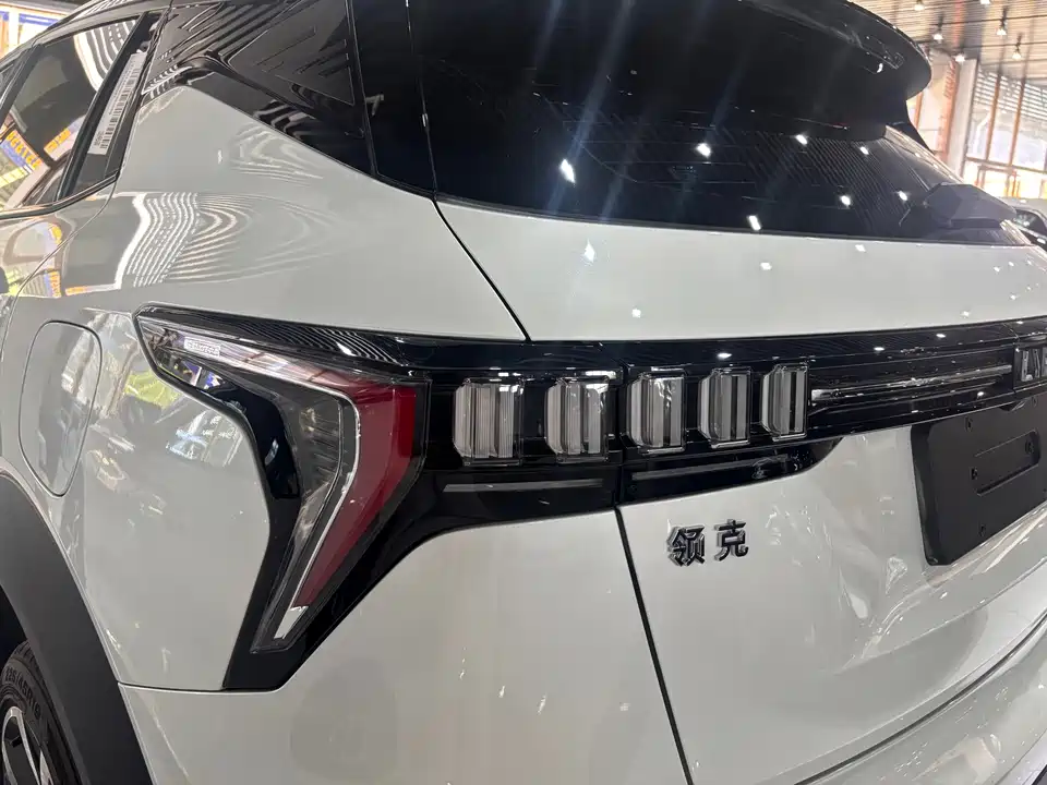 Lynk & Co 06