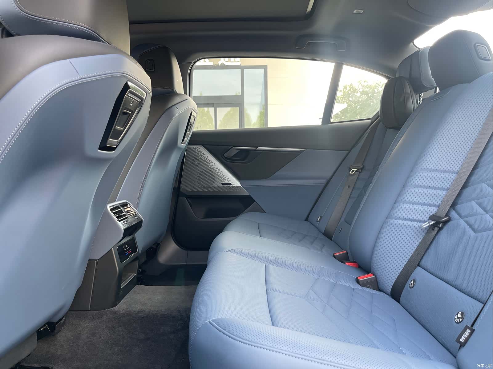 BMW i5, 2025 8