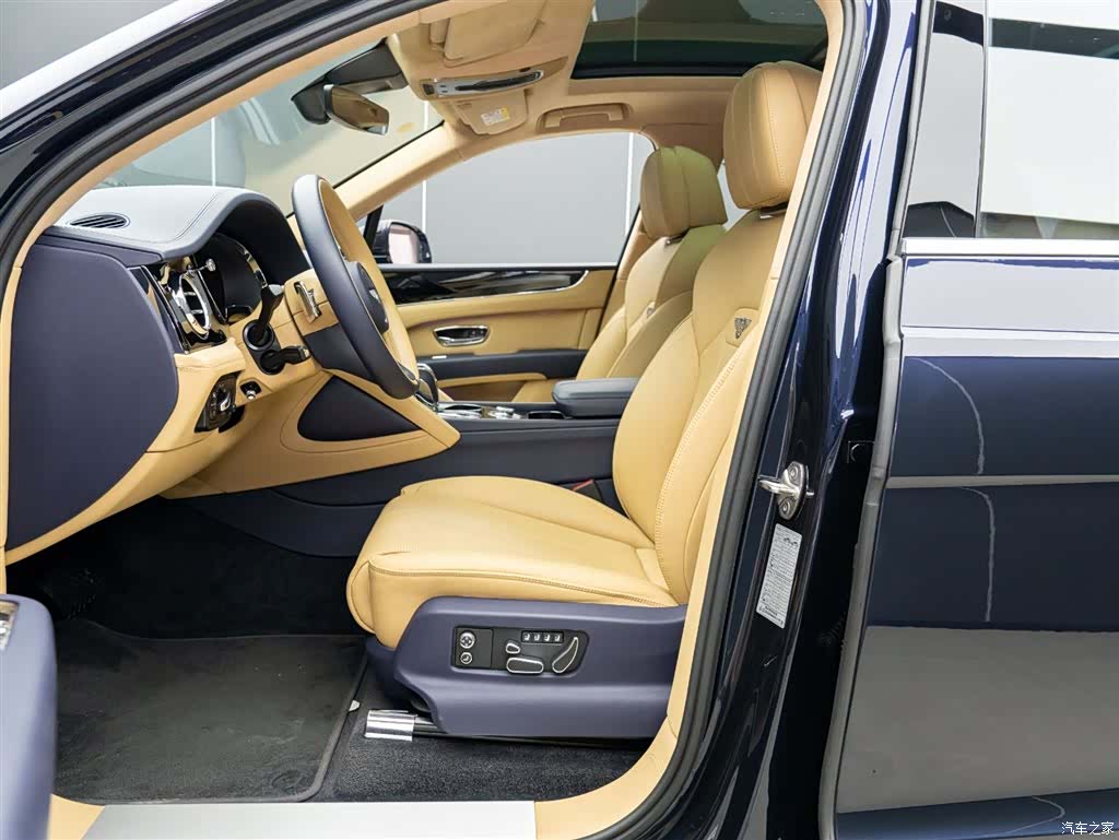 Bentley Bentayga, 2024 9