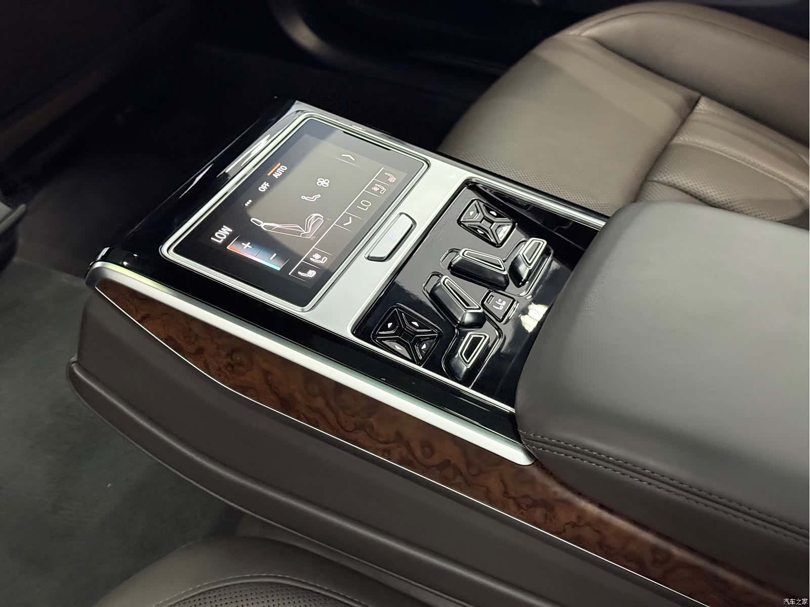 Audi A8L, 2019 11