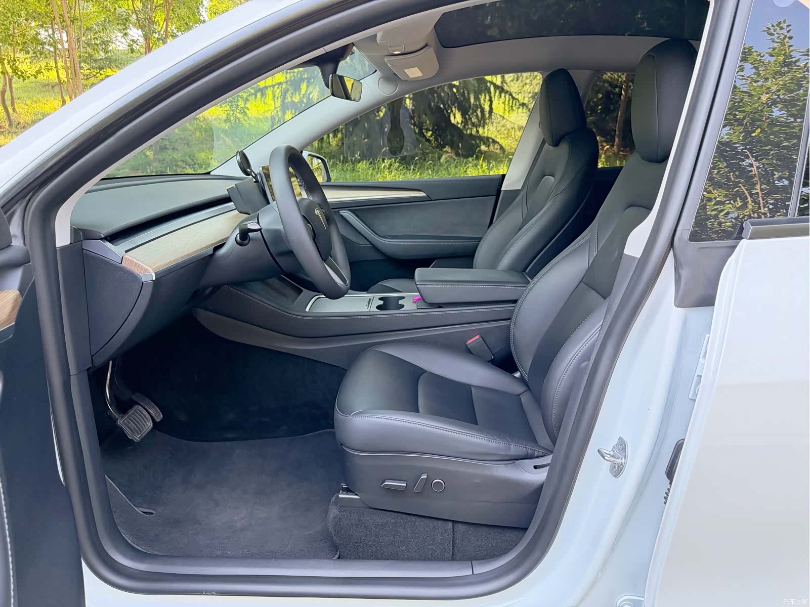 Tesla Model Y, 2023 6