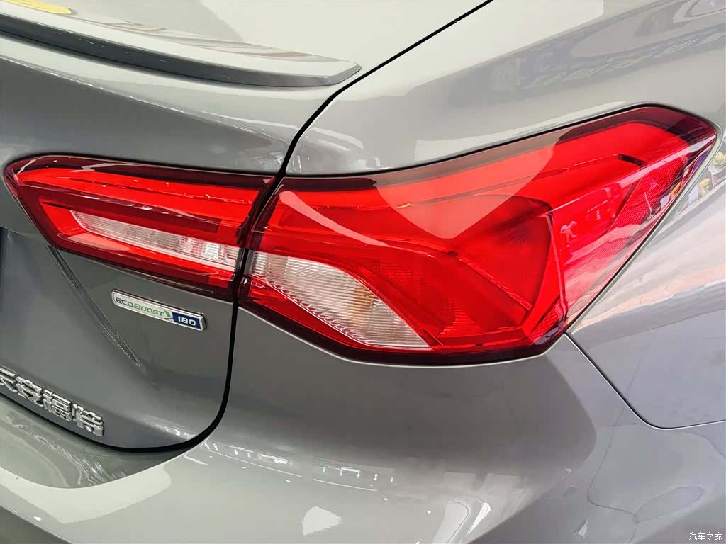 Ford Focus, 2023 12