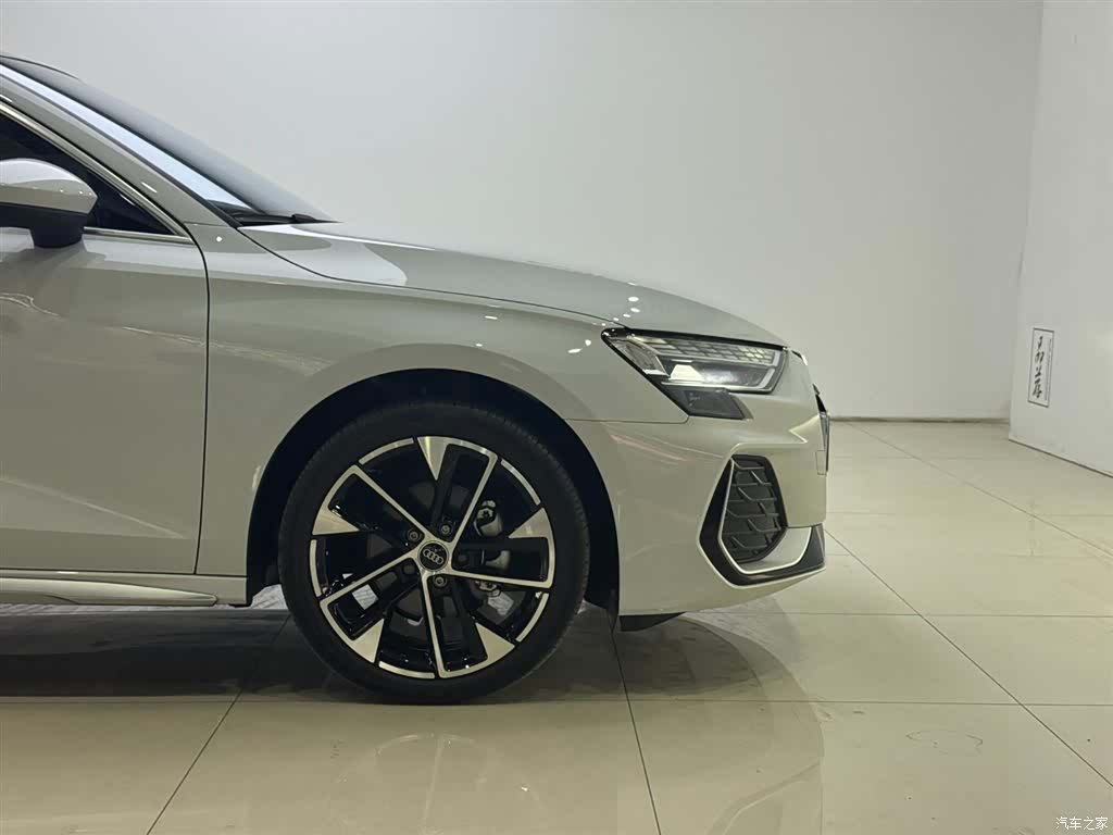 Audi Flying Spur, 2025 8