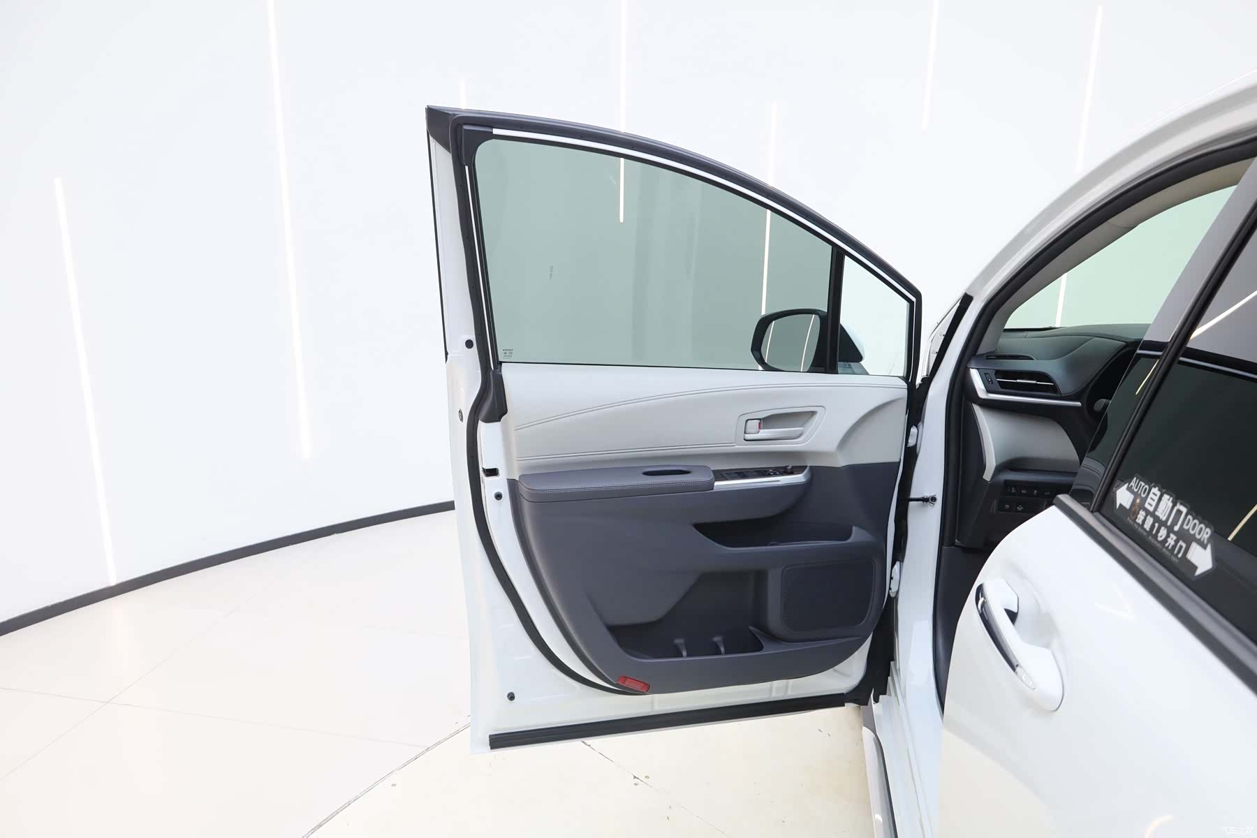 Toyota Granvia, 2024 9