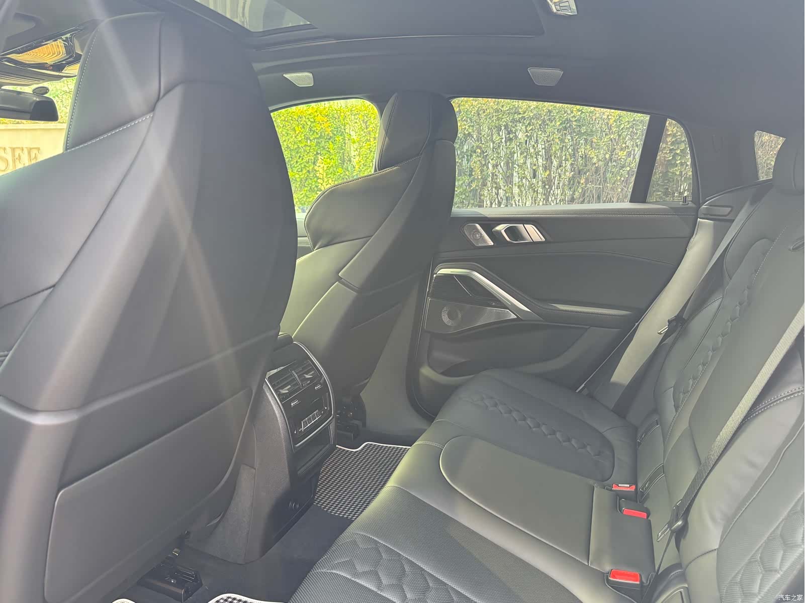 BMW X6, 2025 все фото