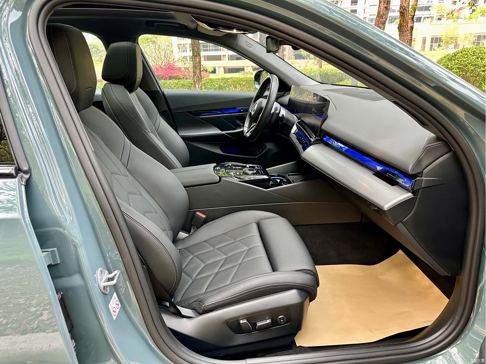 BMW 5 Series, 2025 14