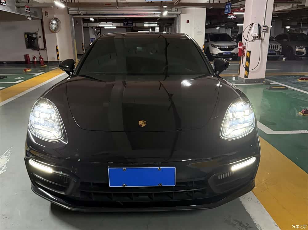 Porsche Panamera, 2023 3