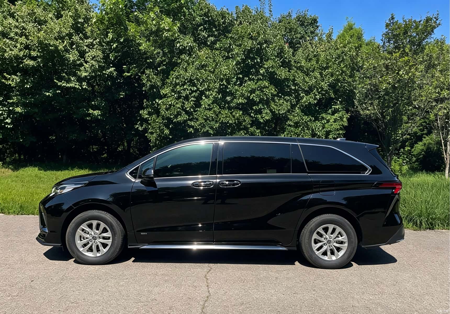 Toyota Granvia, 2026 11