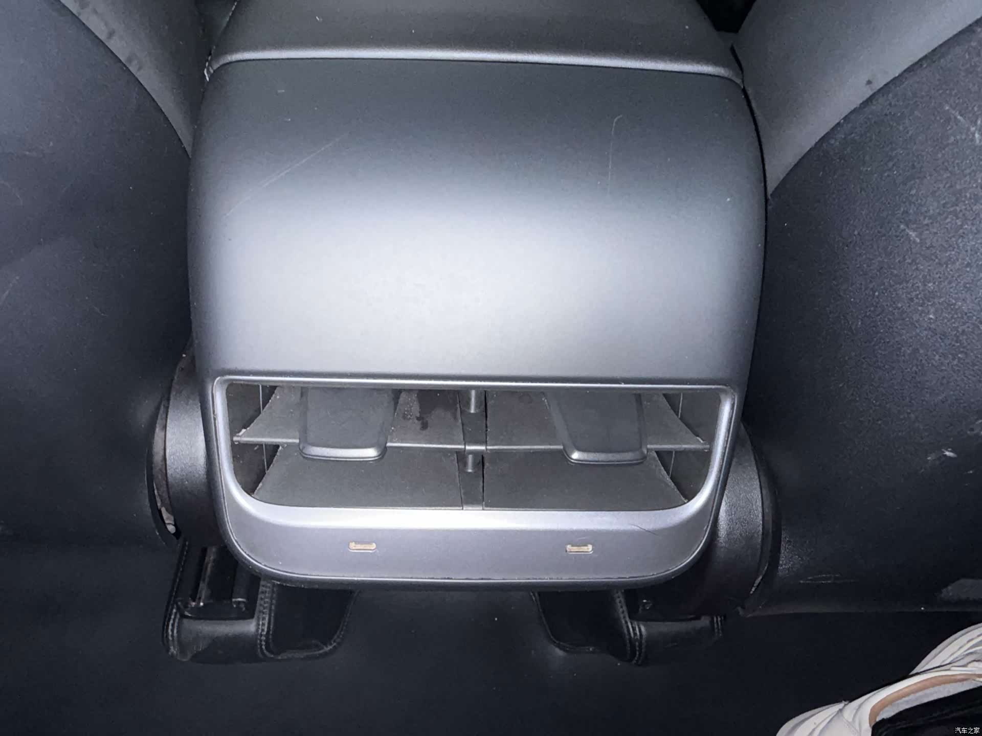 Tesla Model Y, 2023 13
