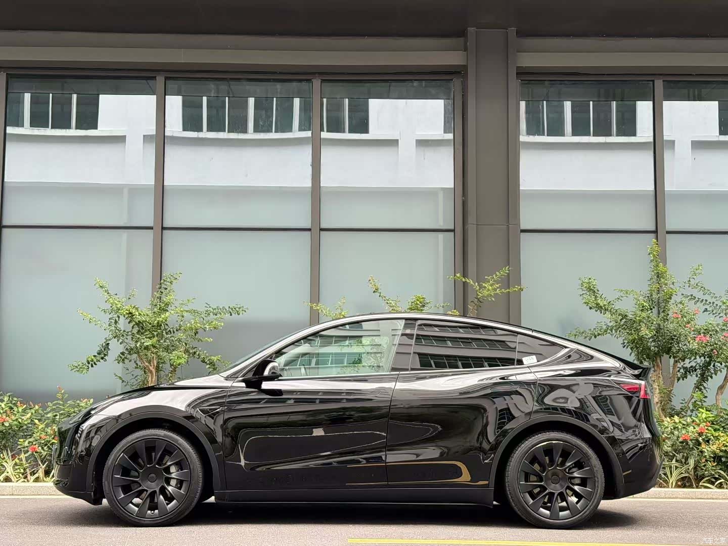 Tesla Model Y, 2022 3