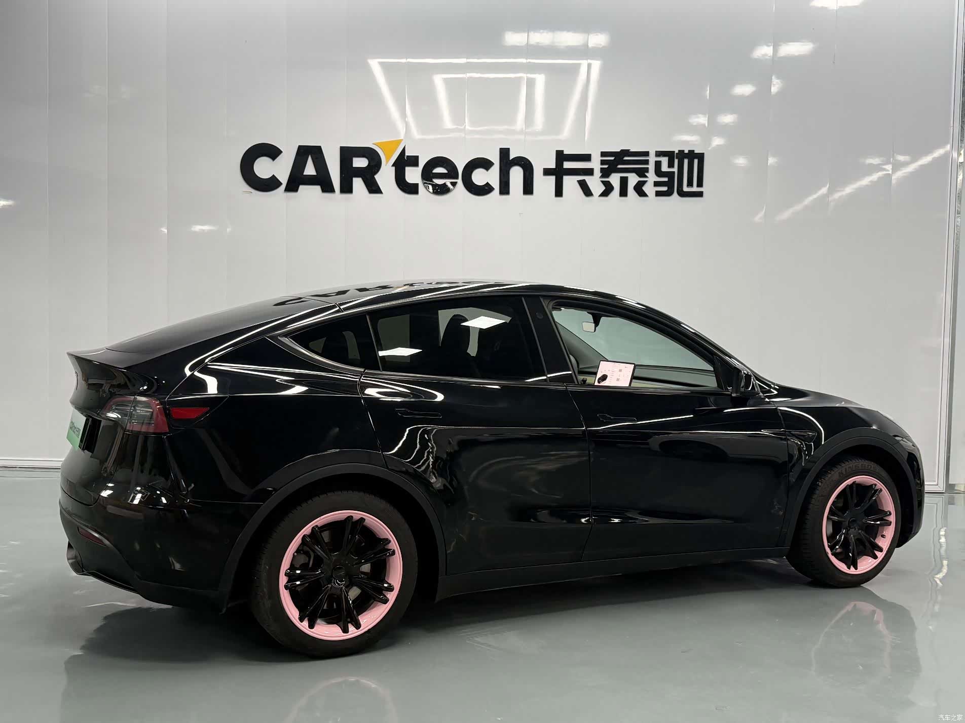 Tesla Model Y, 2023 18