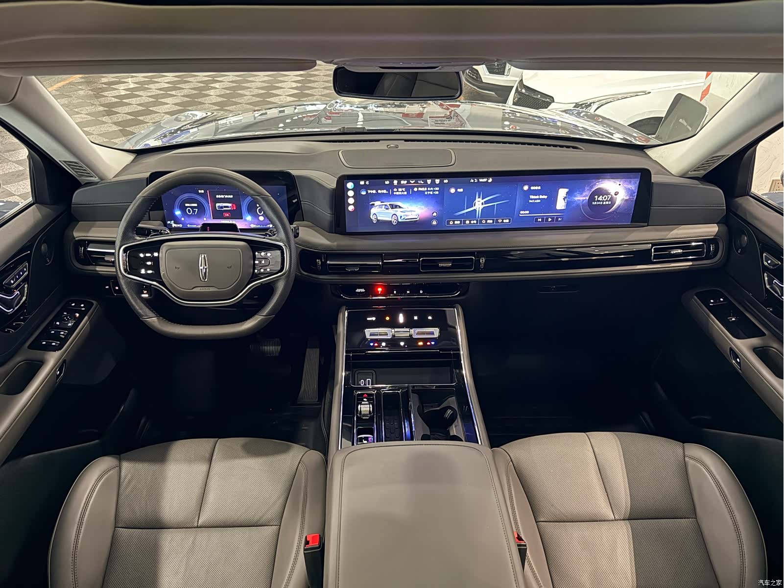 Lincoln Aviator, 2025 10