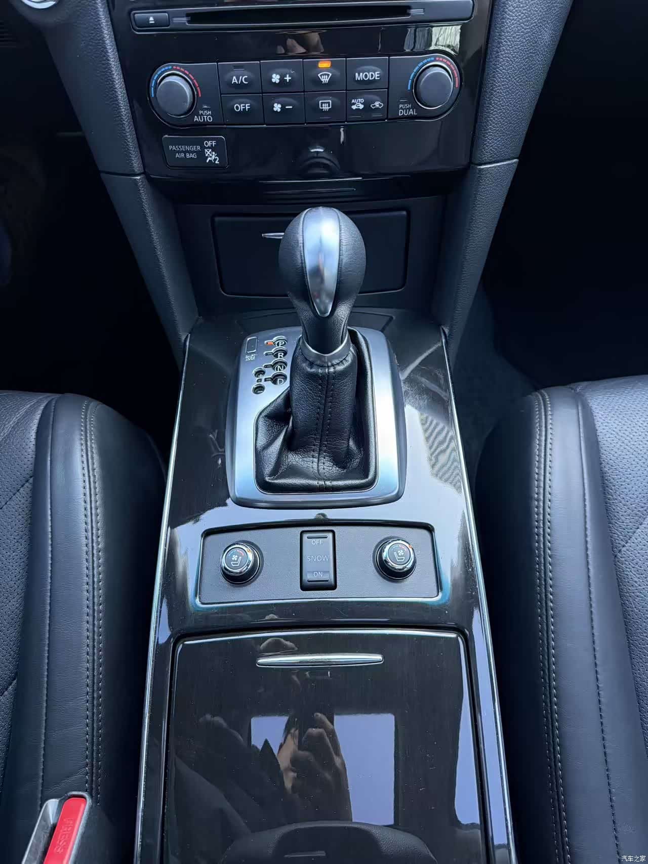 Infiniti QX70, 2015 11