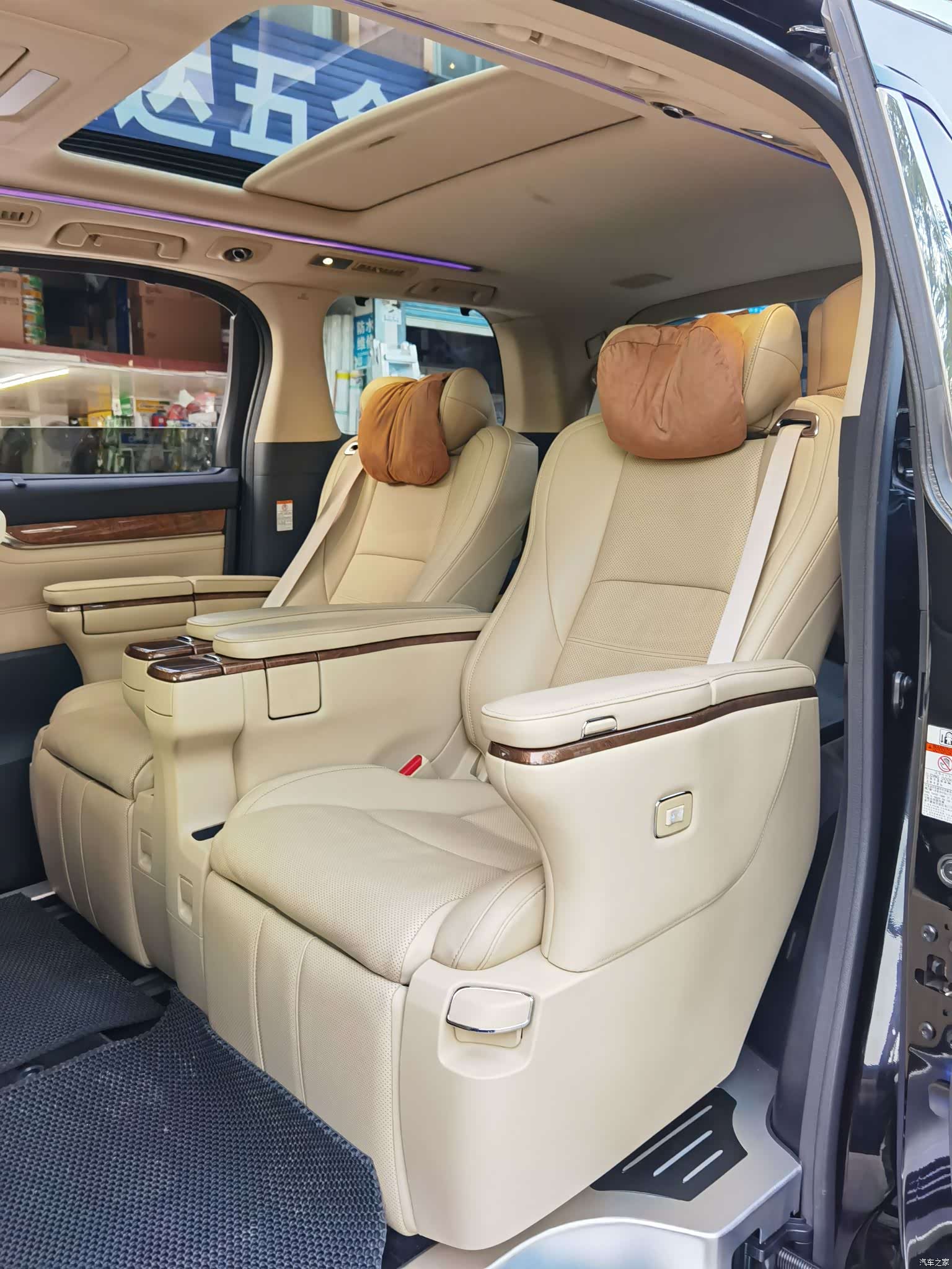 Toyota Alphard, 2016 9