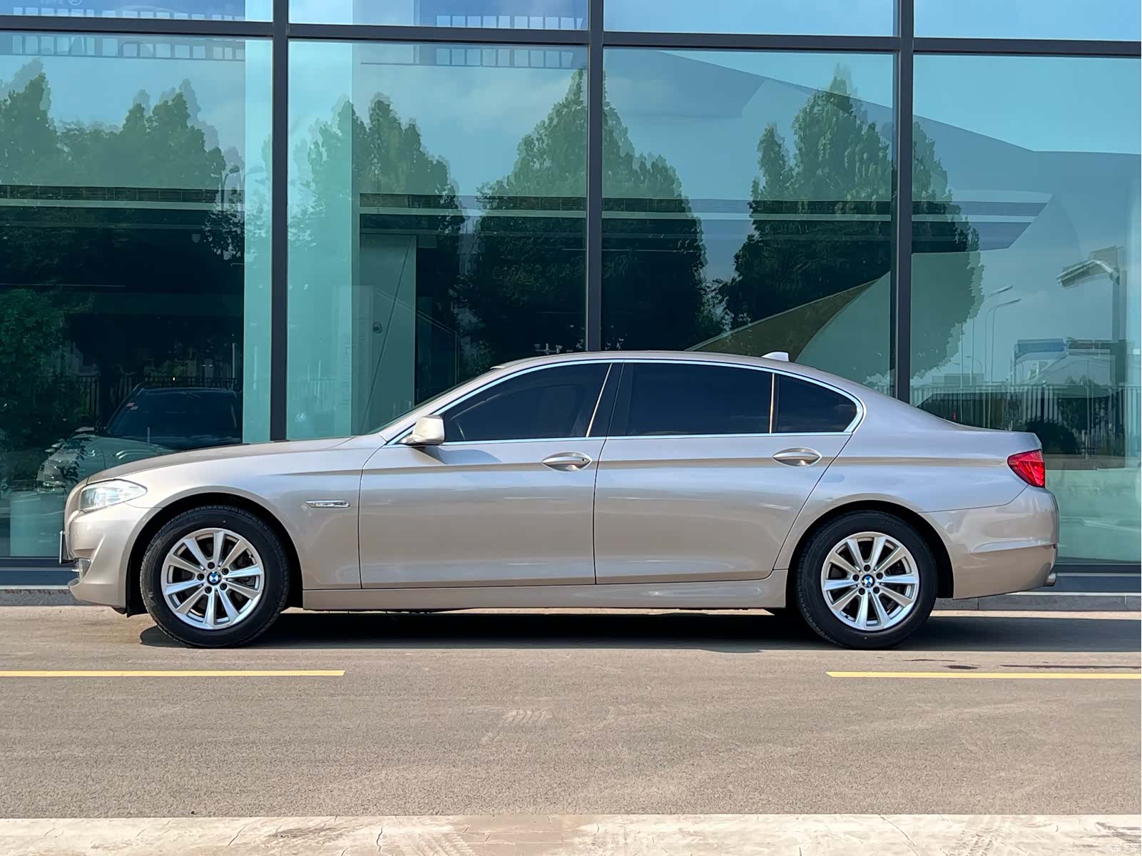 BMW 5 Series, 2011 все фото