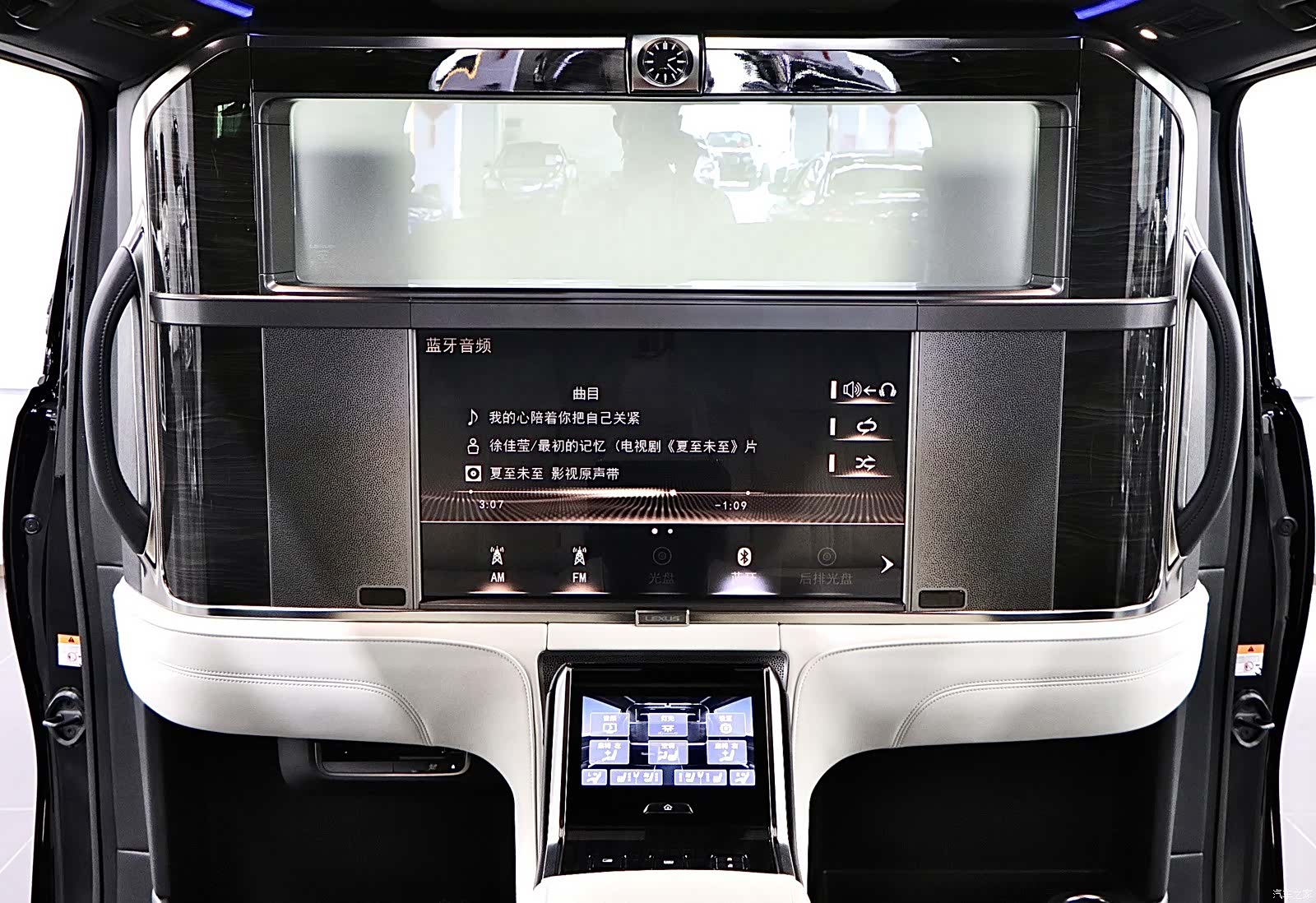 Lexus LM, 2022 18