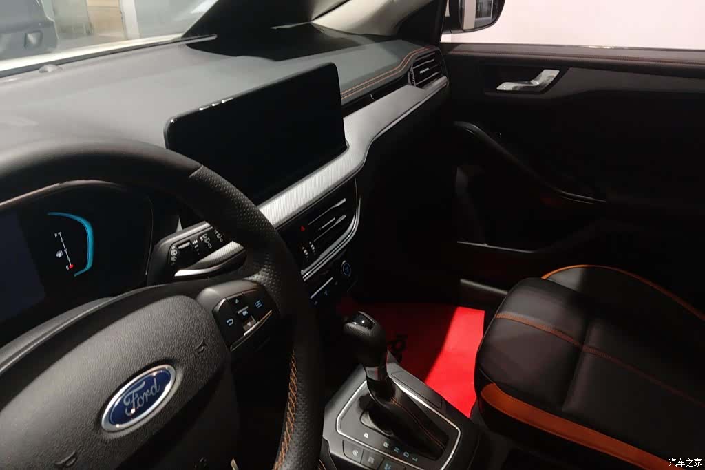 Ford Focus, 2023 13