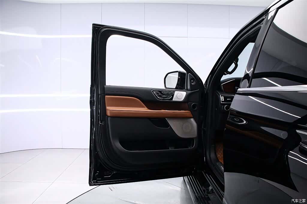Lincoln Navigator, 2020 11