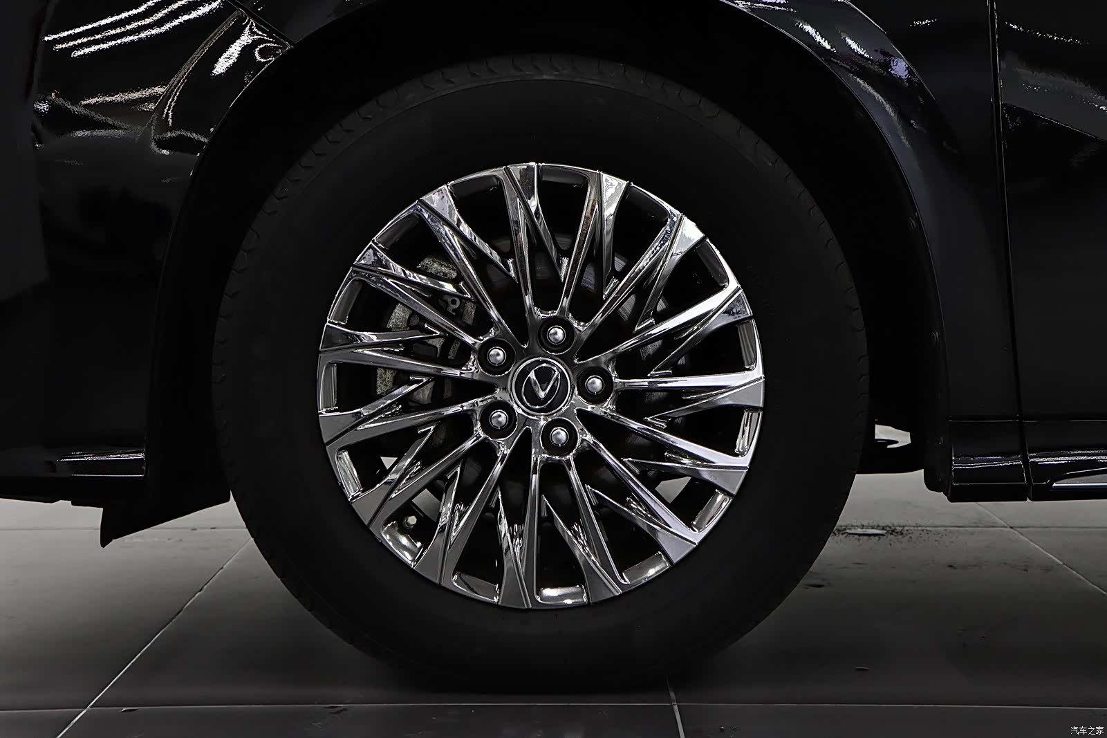 Lexus LM, 2022 8