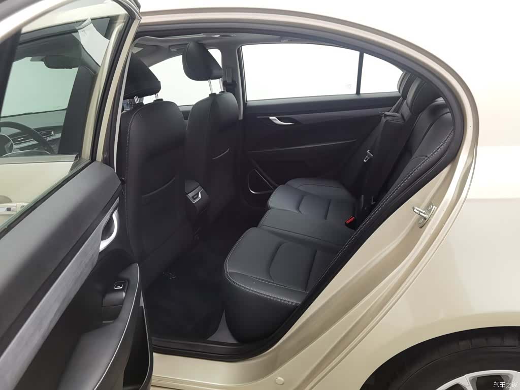 Geely Emgrand, 2021 15