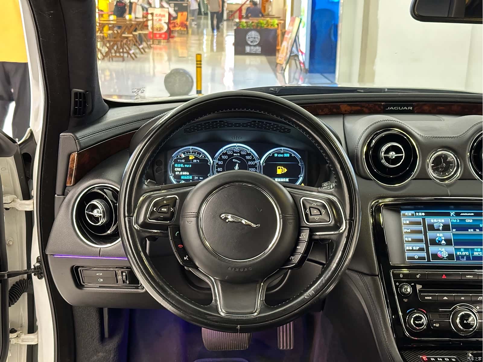 Jaguar XJ, 2016 17