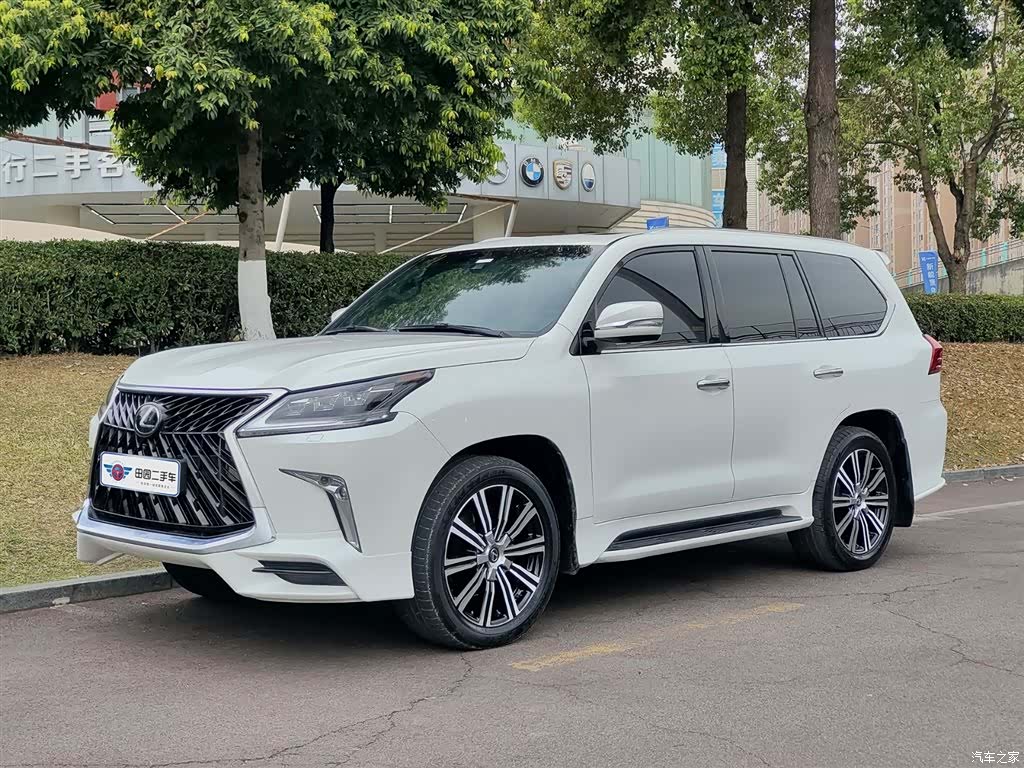 Lexus LX, 2020 1