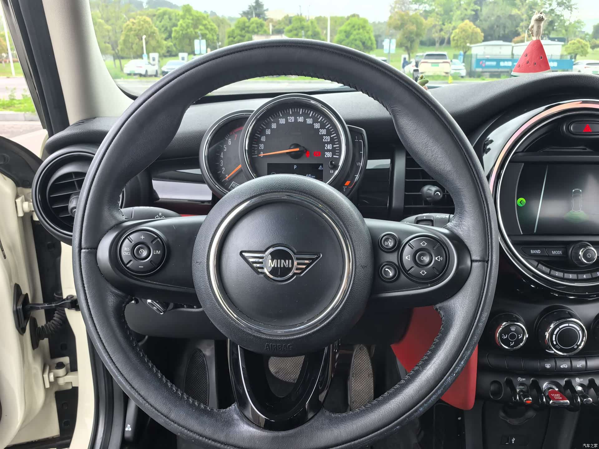 Mini ONE, 2019 12