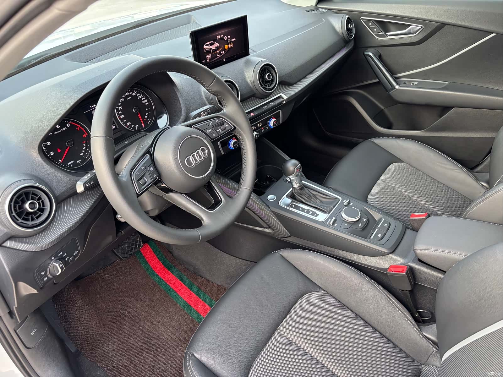 Audi Q2L, 2021 все фото