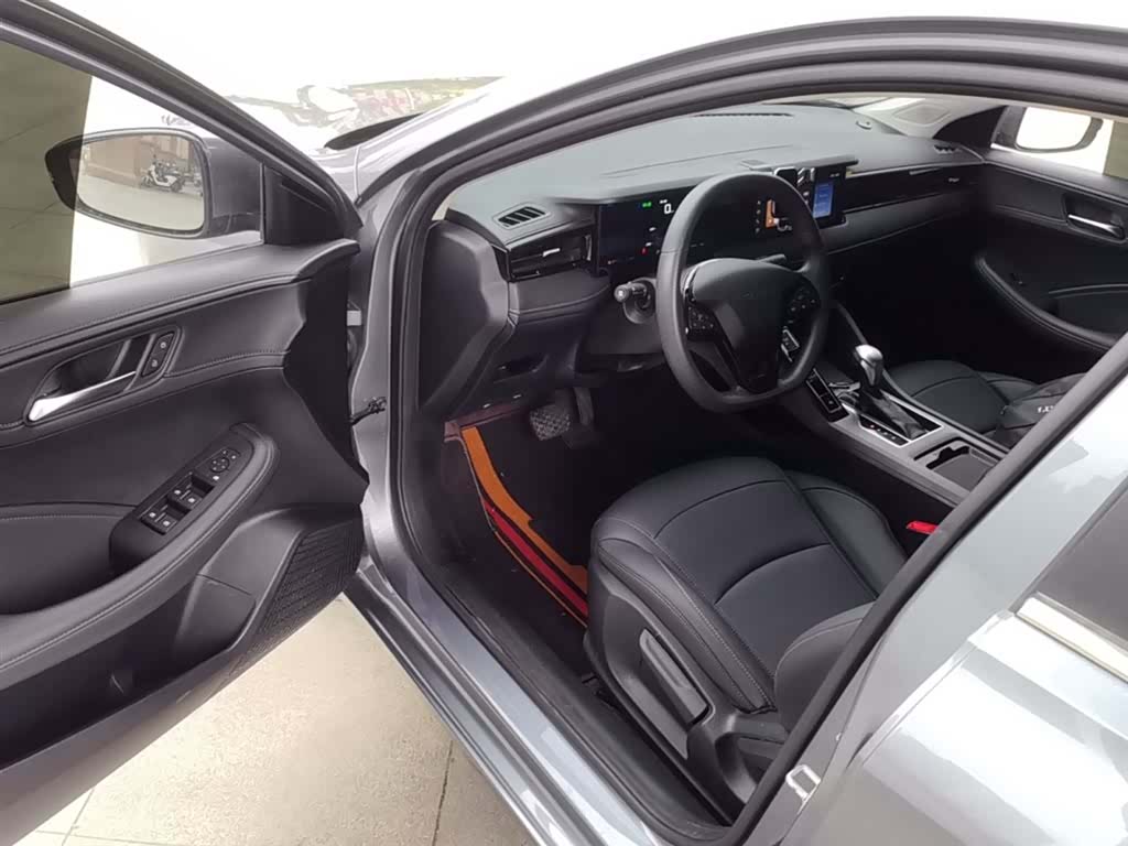 Roewe i5, 2025 16