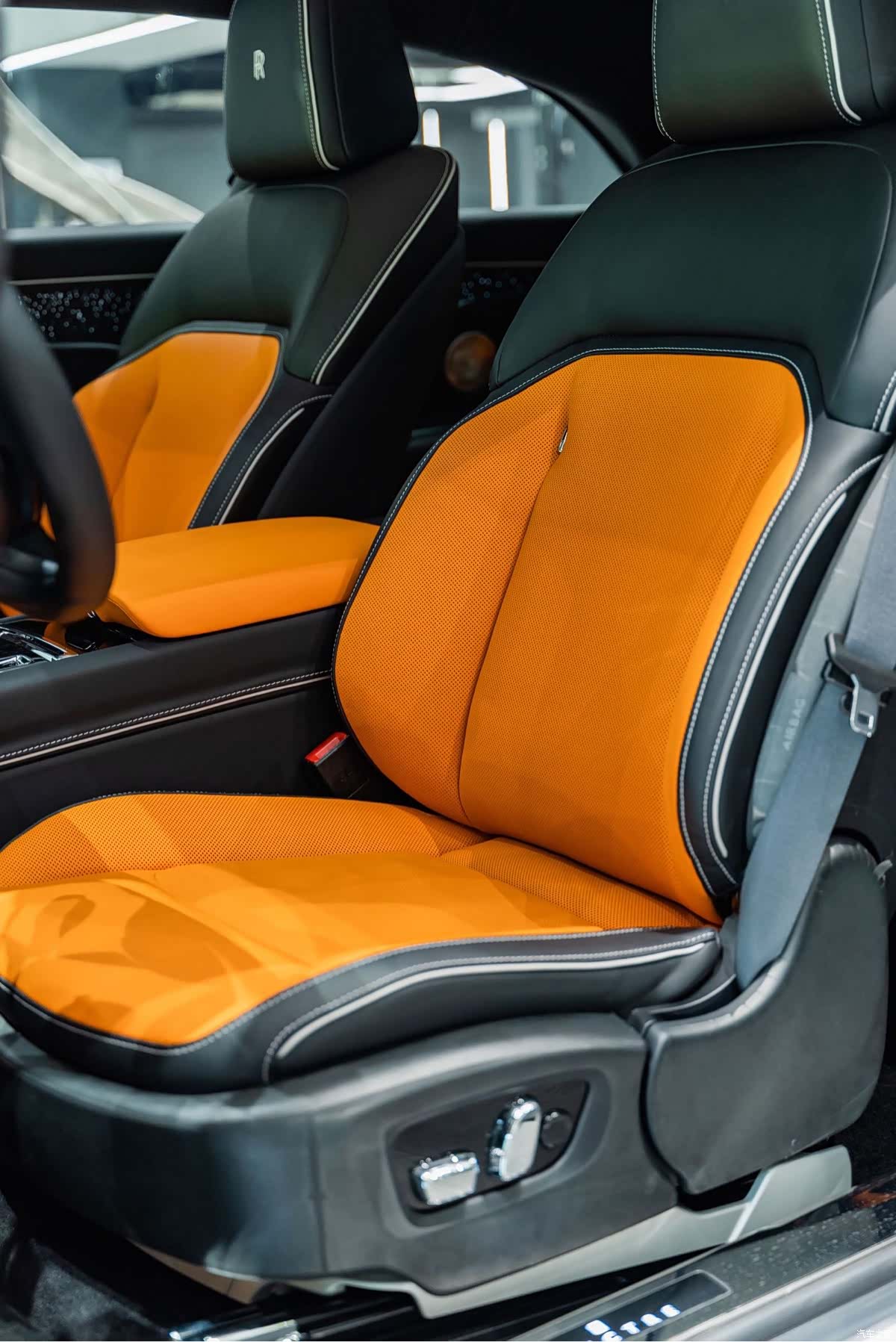 Rolls-Royce Spectre, 2024 11