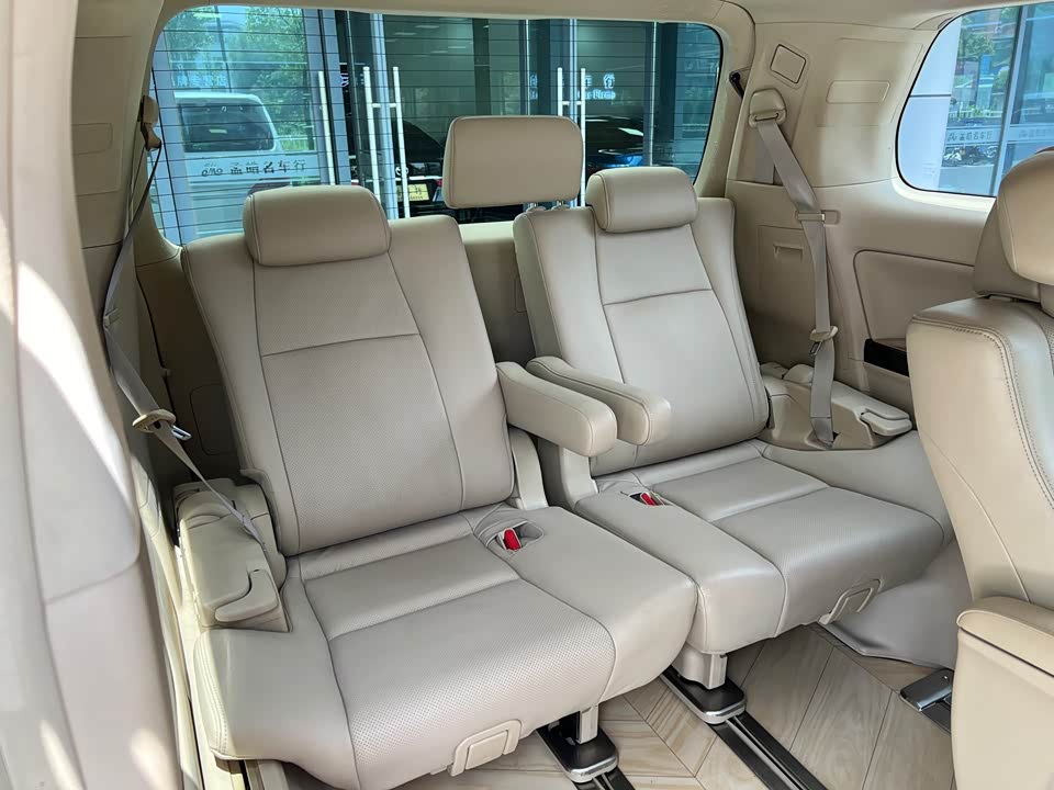 Toyota Elfa