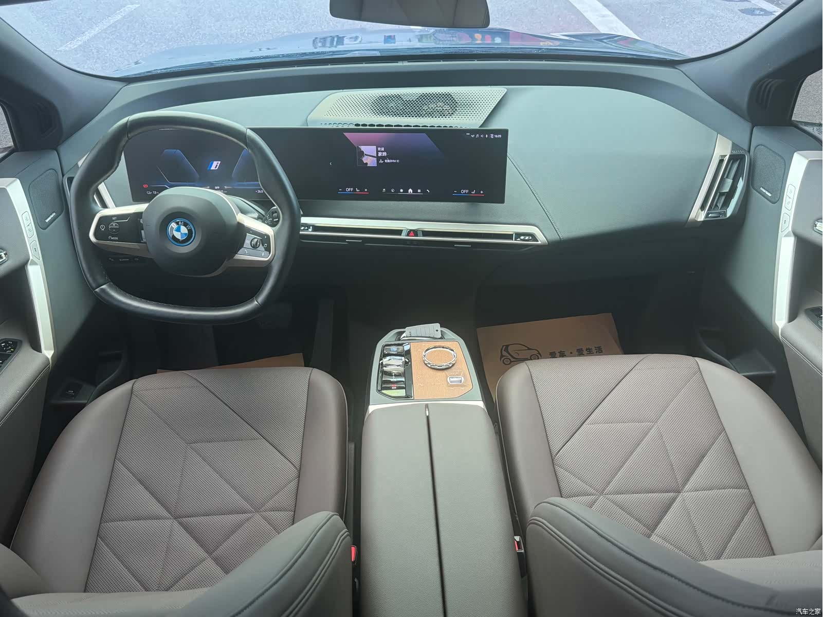 BMW iX, 2025 14