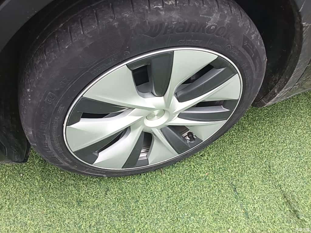 Tesla Model Y, 2023 23