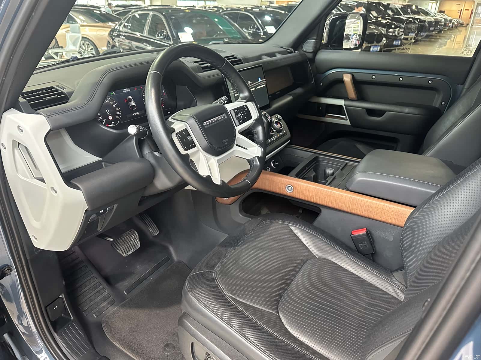 Land Rover Defender, 2022 9