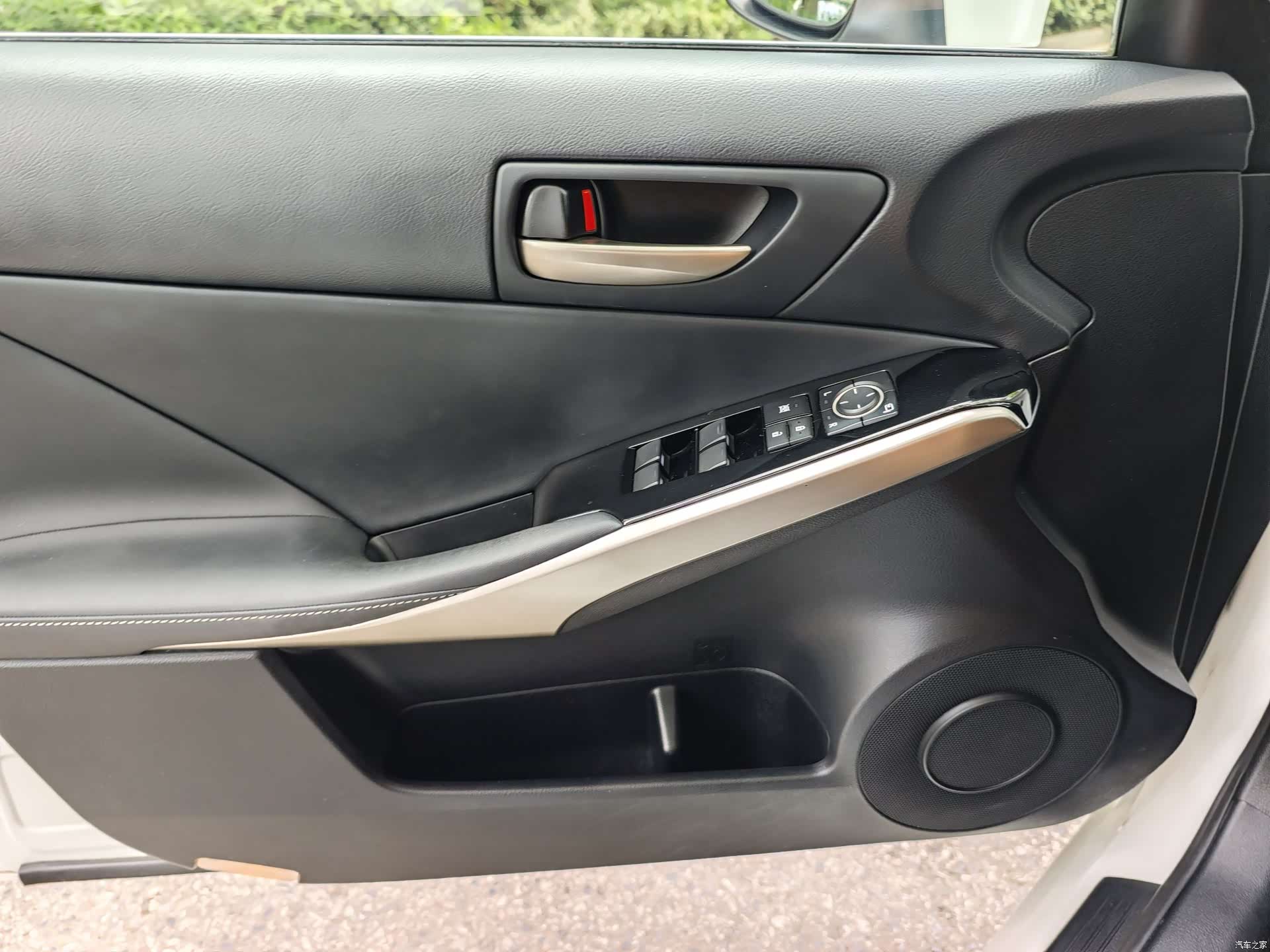 Lexus IS, 2019 11