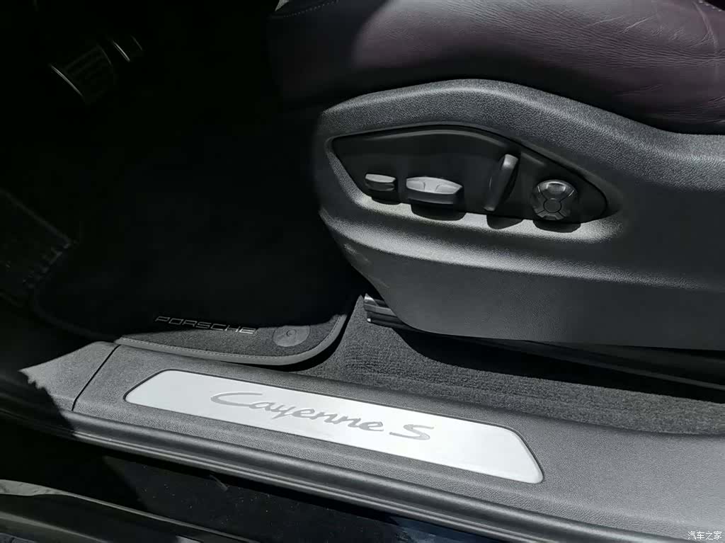 Porsche Cayenne, 2025 11