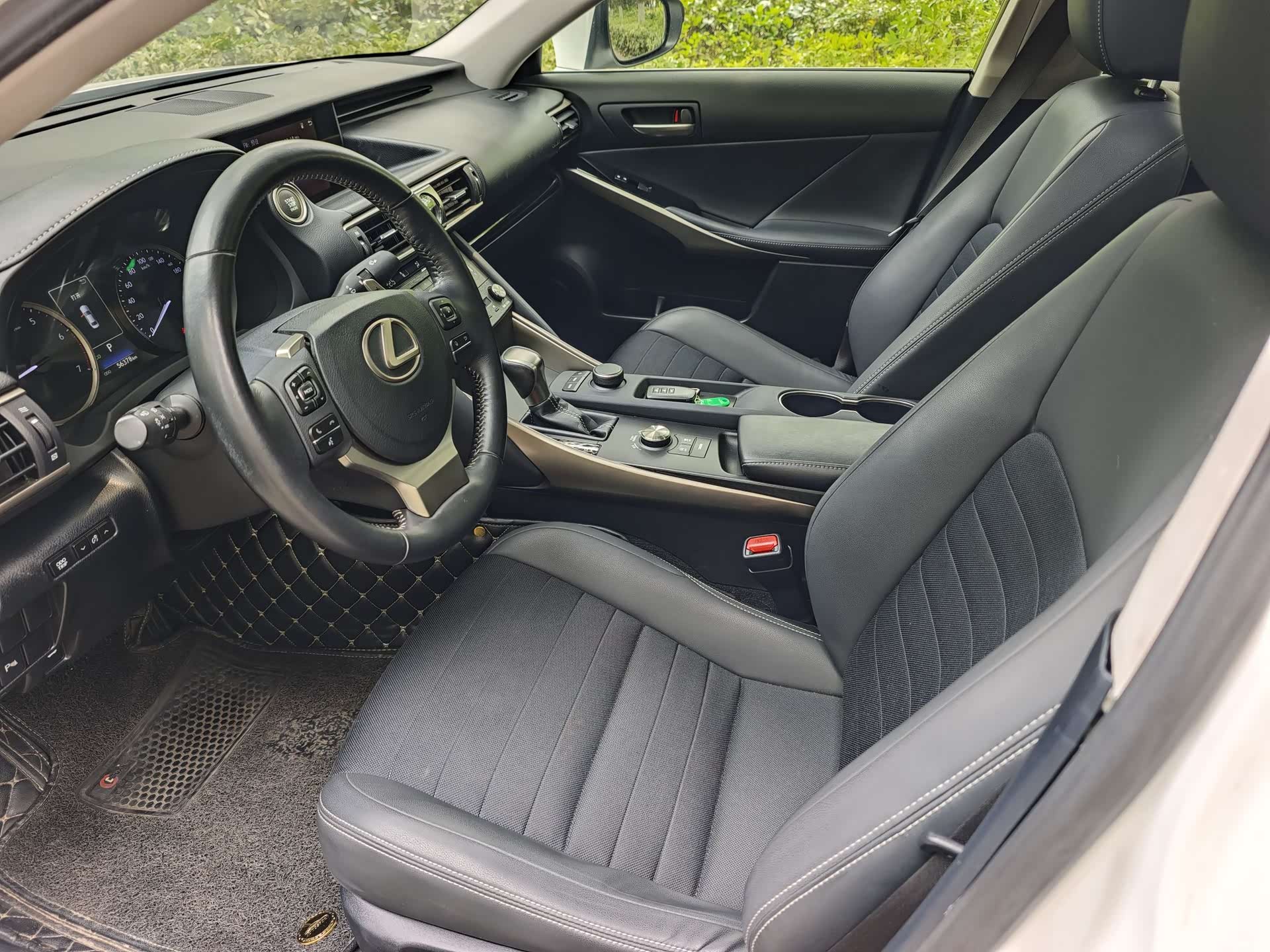 Lexus IS, 2019 6