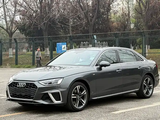 Audi A4L 2021 — купить из Китая под заказ
