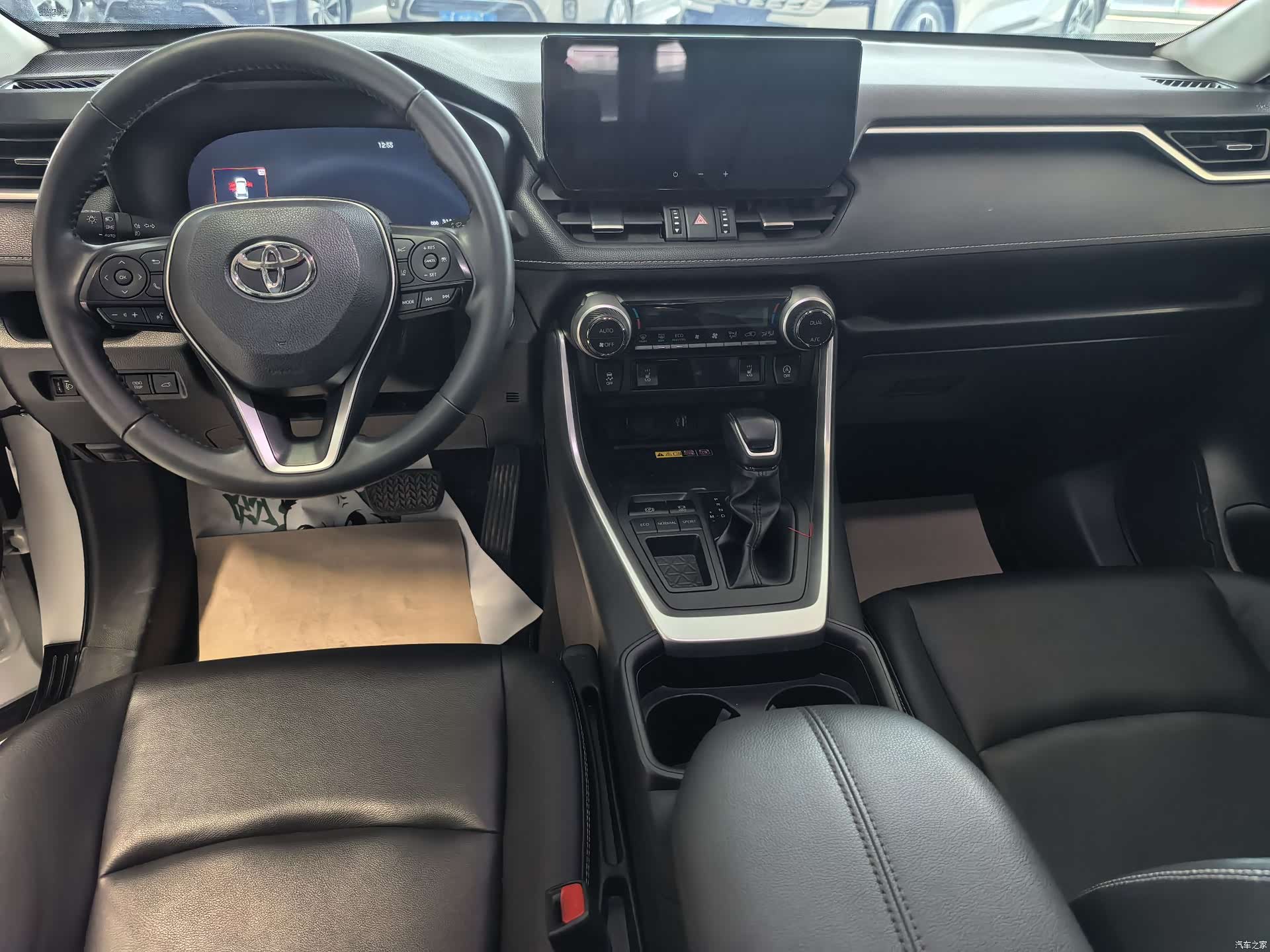 Toyota RAV4, 2023 10