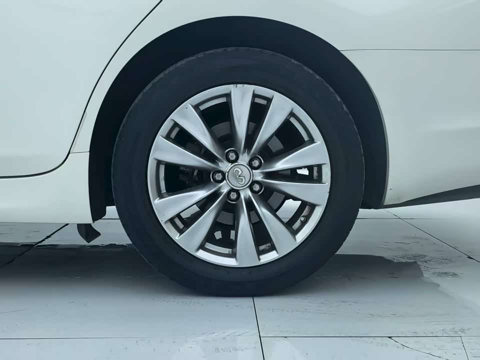 Infiniti Q70 Infiniti Q70