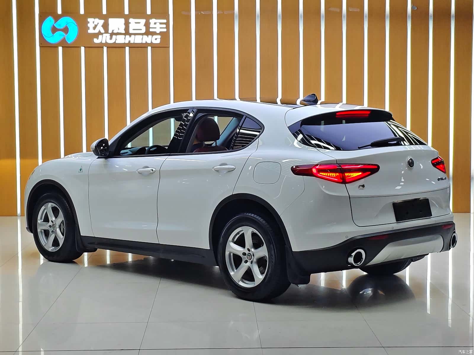 Alfa Romeo Stelvio, 2019 4