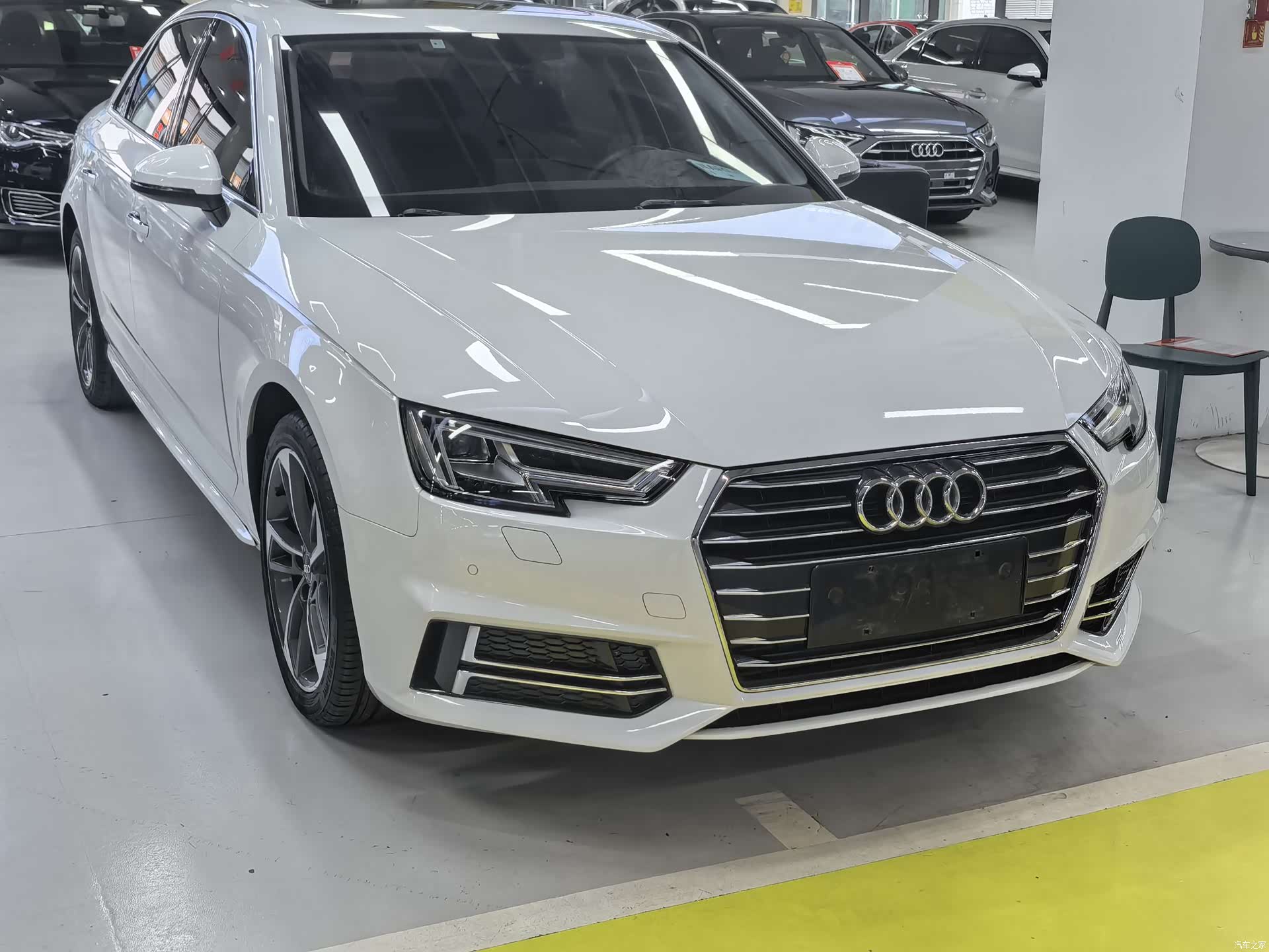 Audi A4L, 2019 3