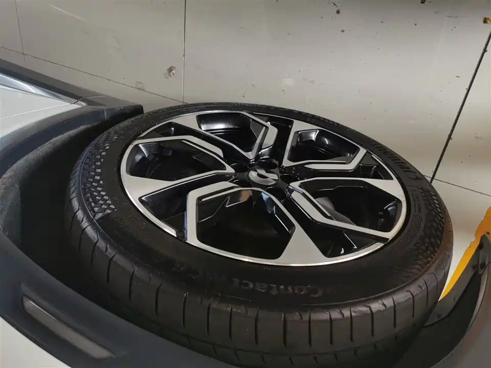 NIO ES8