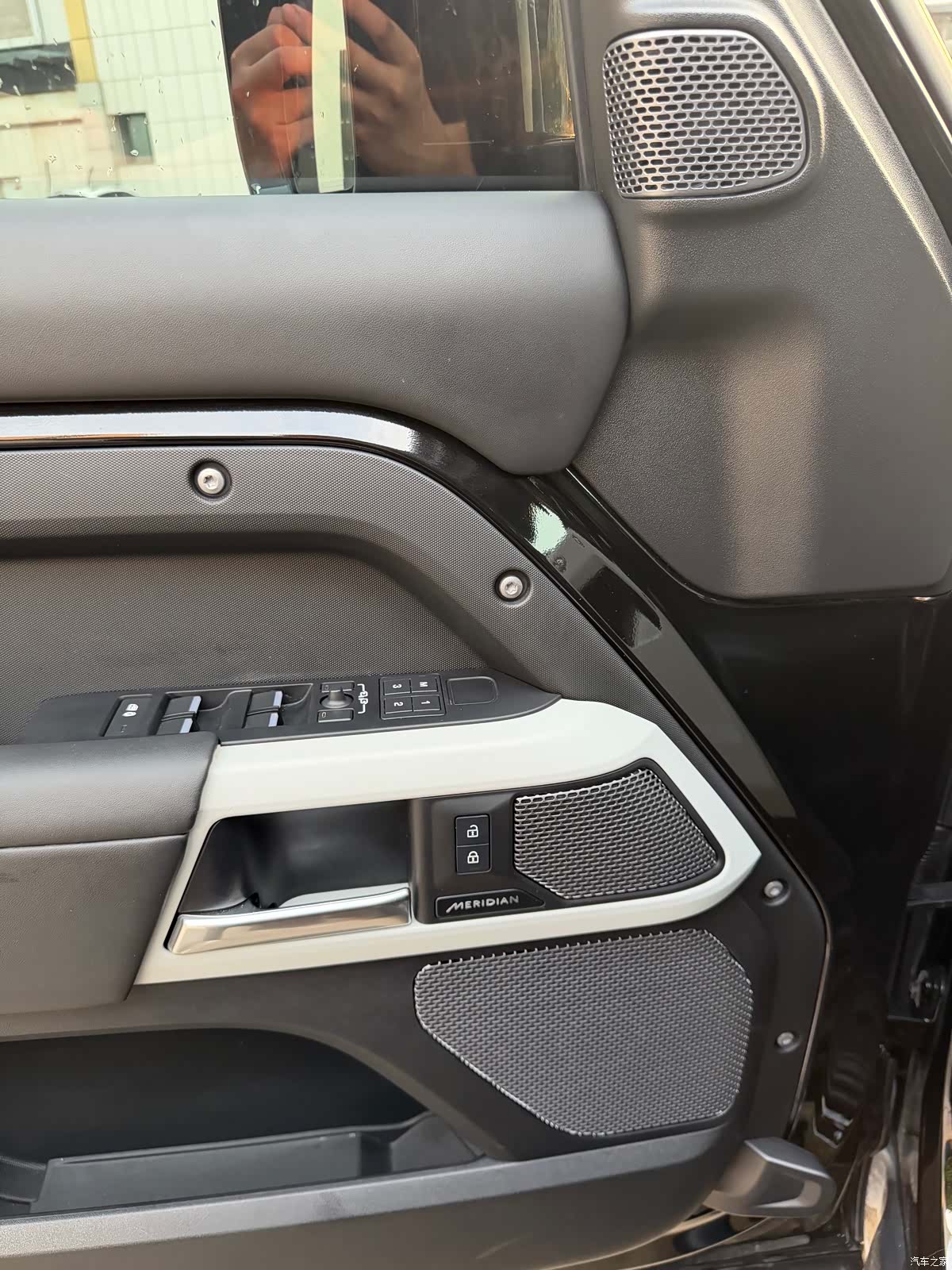 Land Rover Defender, 2023 8