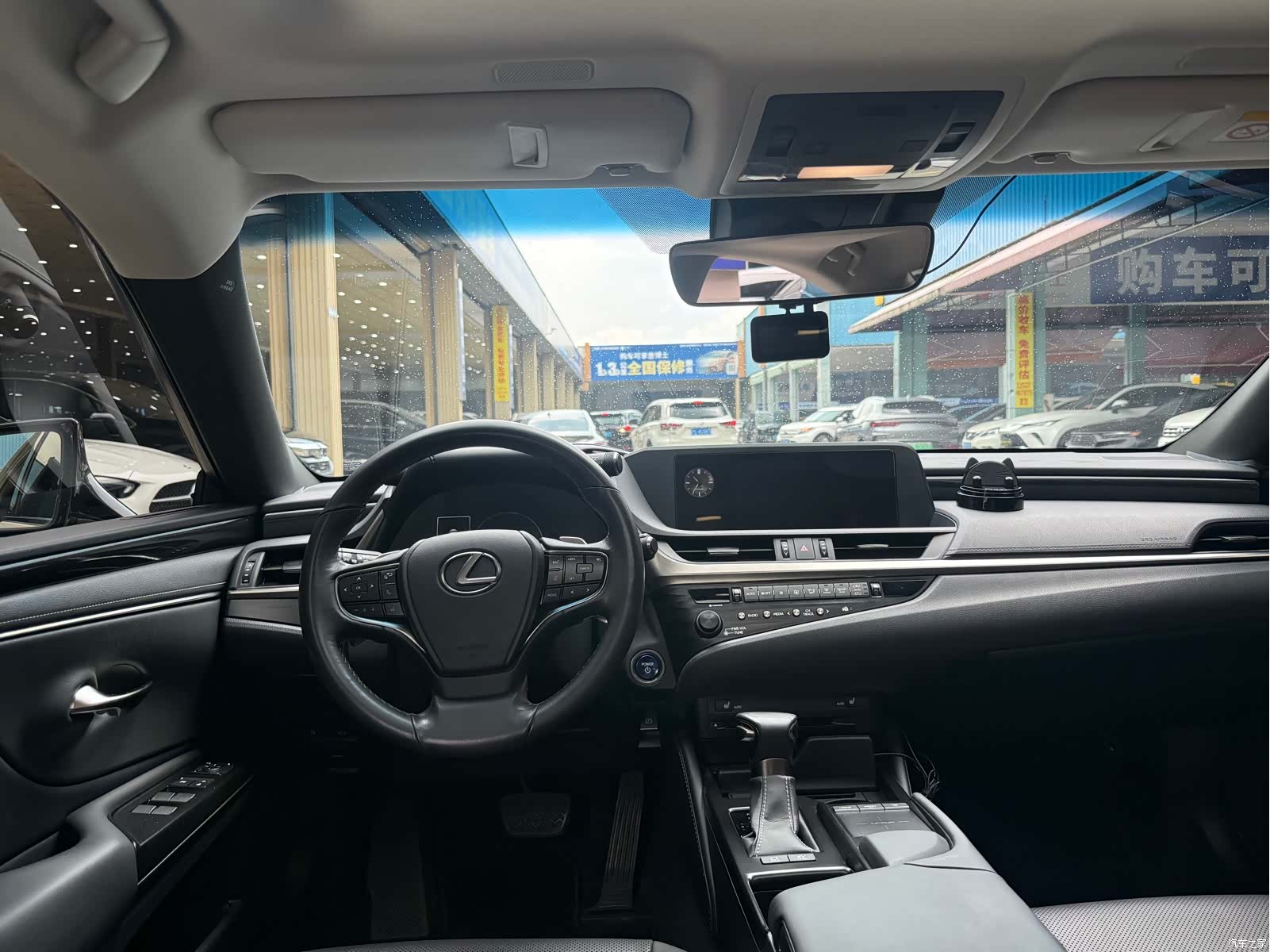 Lexus ES, 2019 12