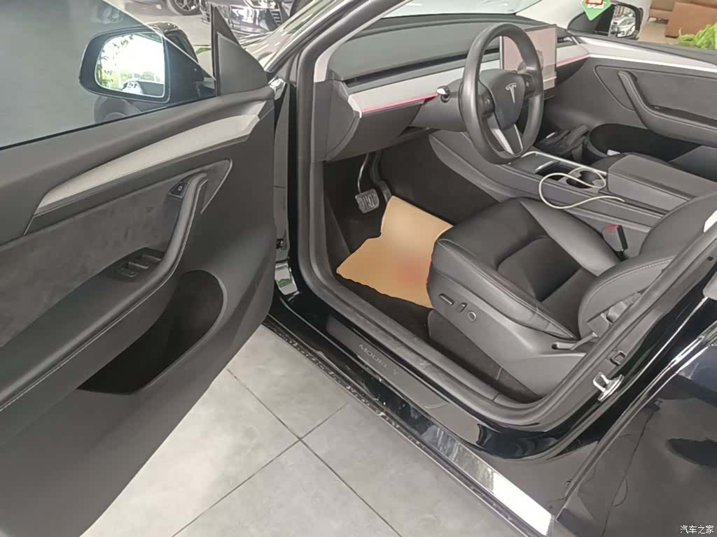 Tesla Model Y, 2023 16