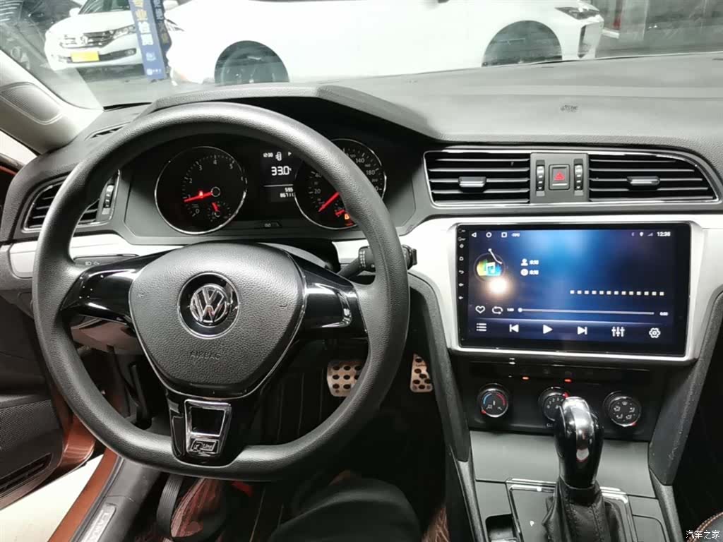 Volkswagen Lamando, 2016 10